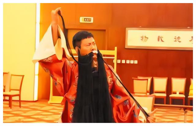 上官婧|连奕名：与陈佳妍离婚后，火速再婚杨若兮，今前妻红了，他糊了