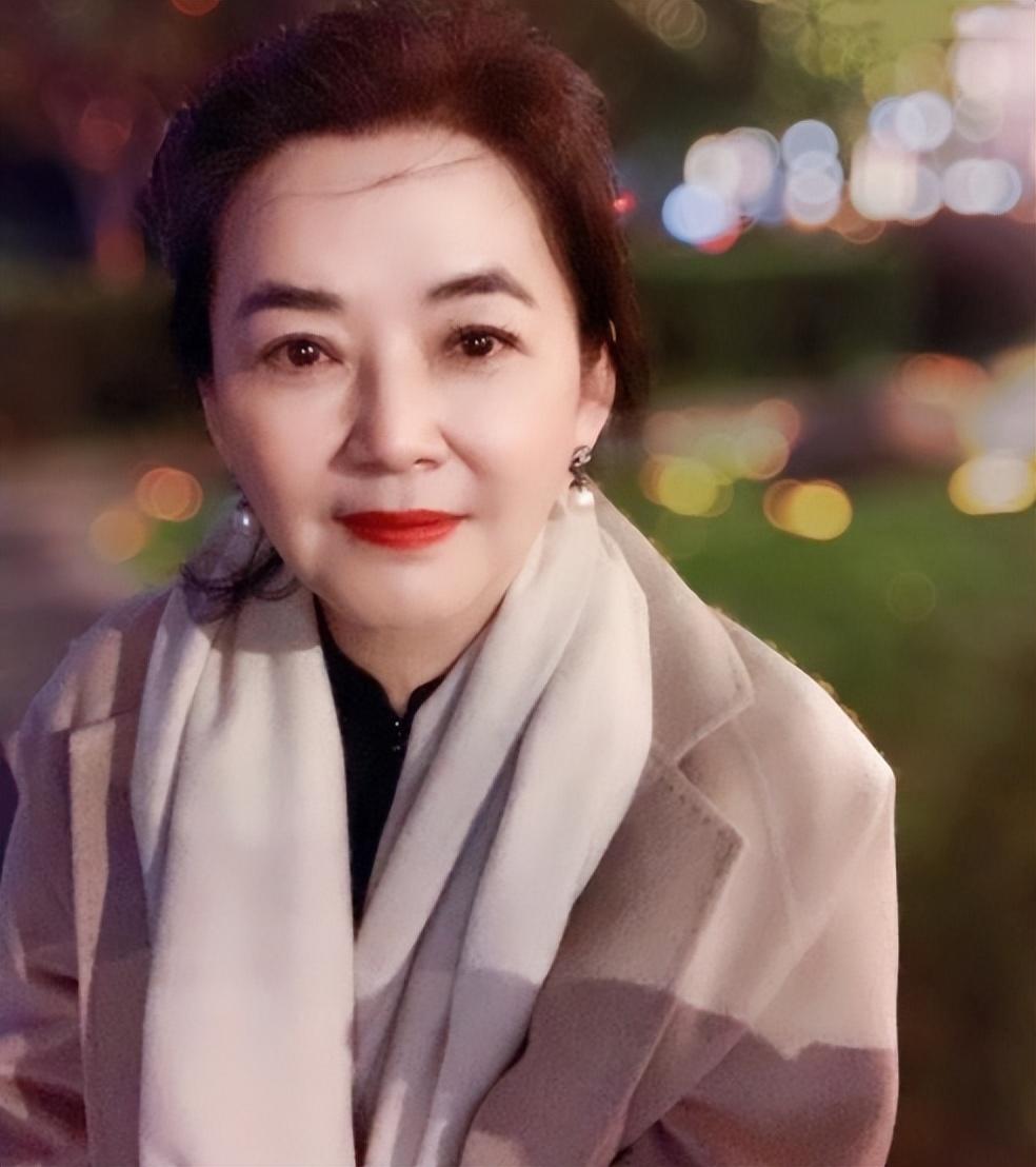 胡慧中|胡慧中：林青霞的接班人，挚爱的两个男人，一个惨死一个锒铛入狱