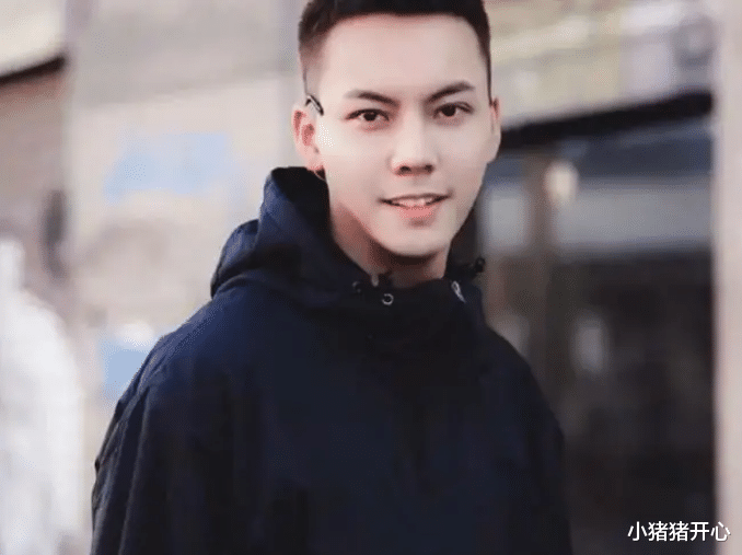 威尔·史密斯|何穗穿奢侈品爬山照曝光,疑似暗戳戳秀恩爱,网友:陈伟霆快醒一醒