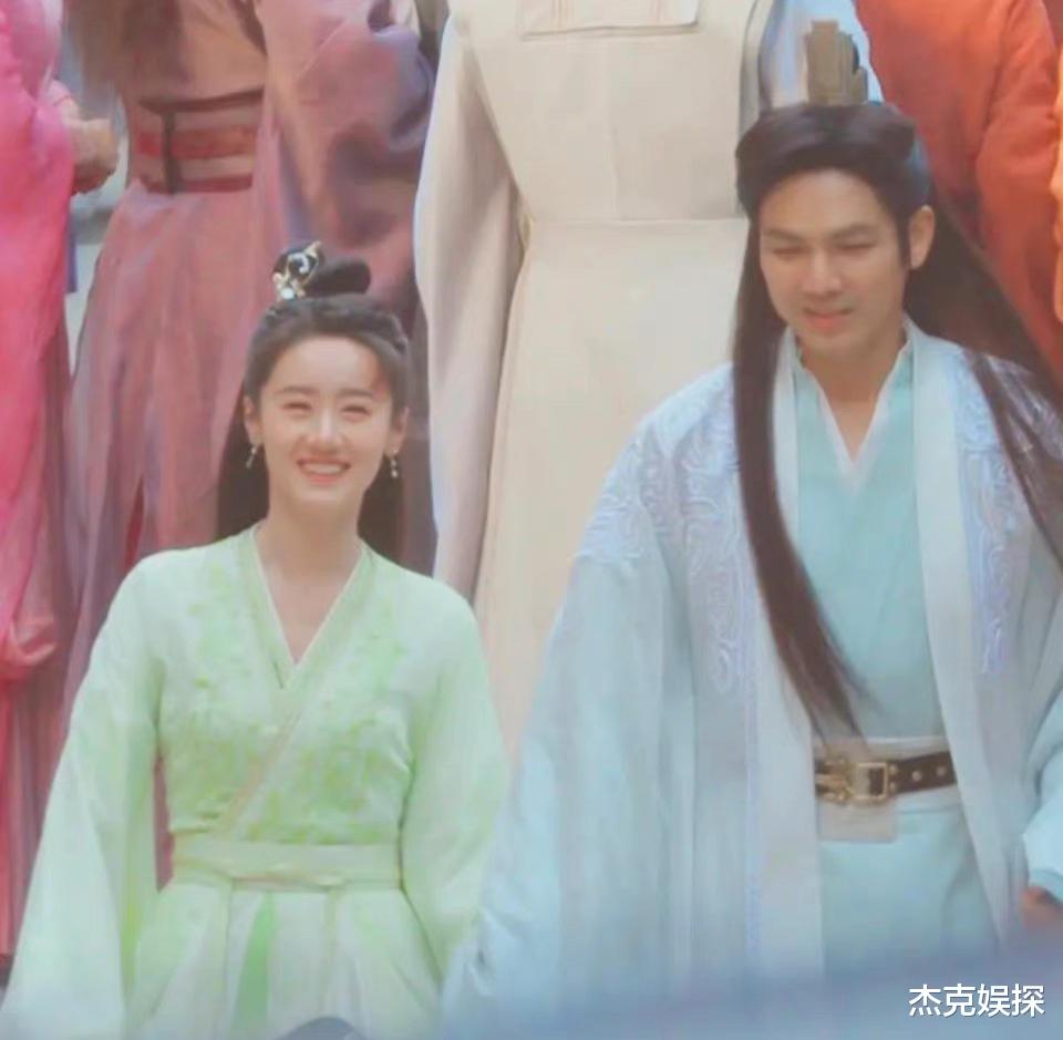 钟汉良|48岁钟汉良新剧颜值下滑,脸部皱纹多显苍老,被指与袁冰妍像父女