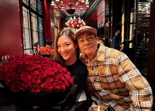 |Jasper做家务帮妈妈庆母亲节，应采儿直呼开心，还一起欢乐搞怪