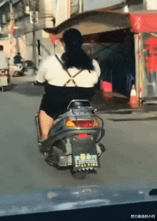 为啥KTV的卫生间里要放一个沙发,有啥用途啊?