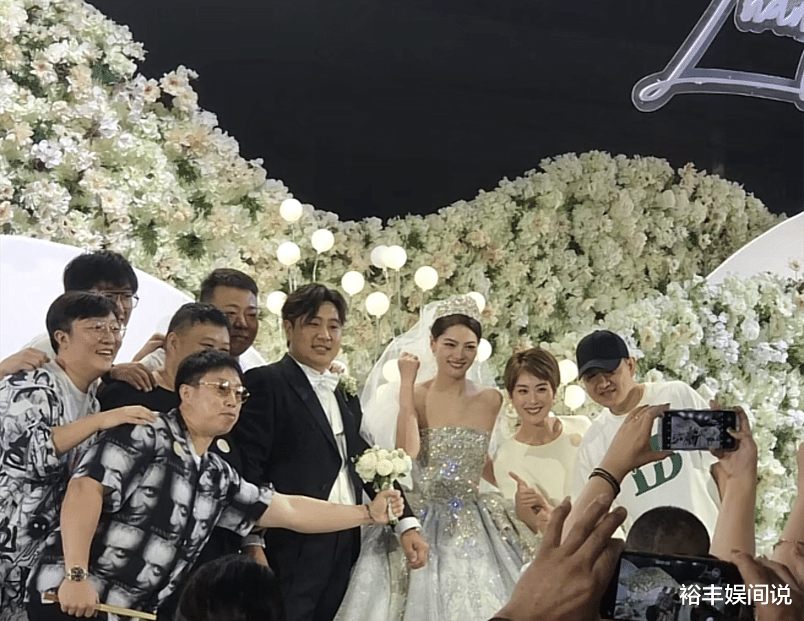 贾玲|恭喜！31岁知名艺人张泰维大婚，“舞台CP”贾玲亲自现身送祝福