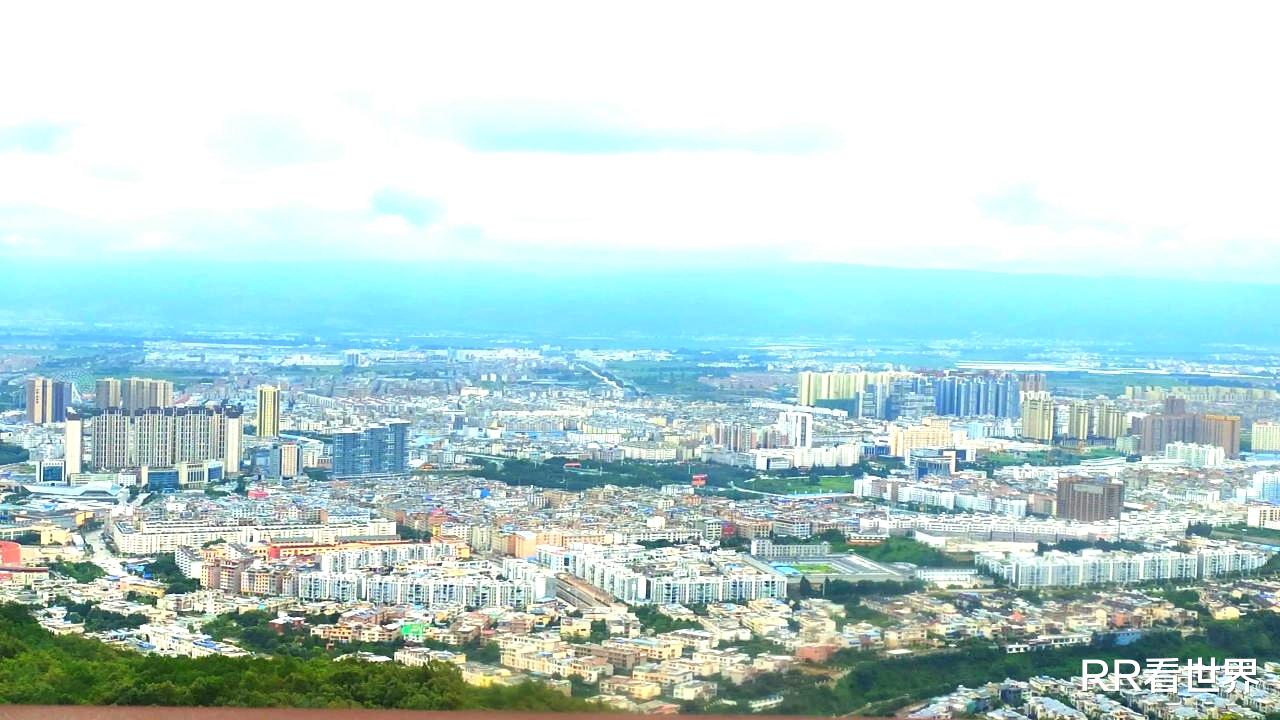 冠豸山|云南的又一座宜居城市，被称为“滇黔锁钥”，距离昆明120公里