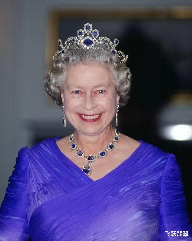 王冠|英国女王究竟收藏了多少珍宝？从她佩戴的王冠就能看出端倪！