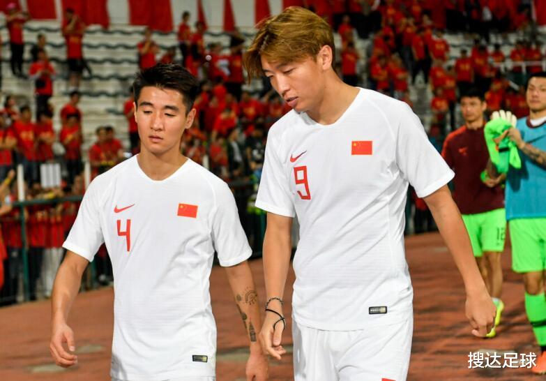 国足|国足“虐菜型前锋”杨旭承认：国脚因舆论压力不敢冒险，担心背锅