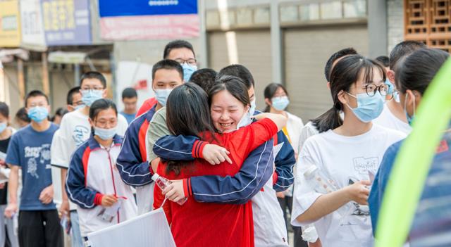 本科生|明知本科生都很难找工作,为什么大专照样有人考?