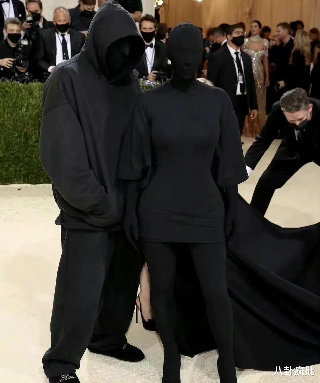 时装周|“复活”邓丽君！外省时装周将诡异进行到底！