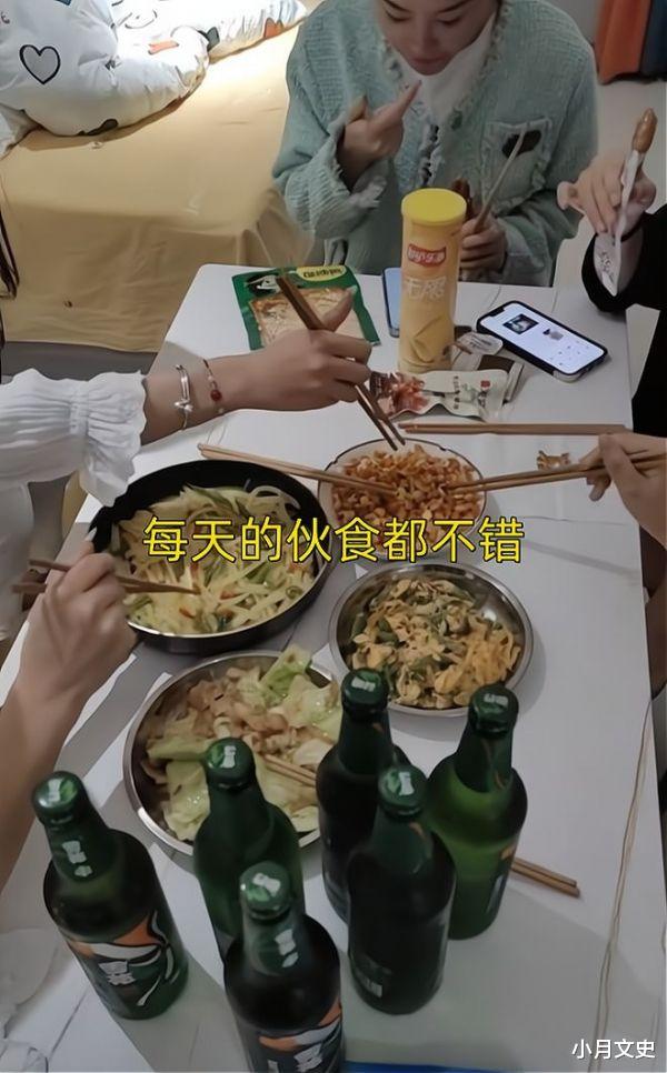 因为隔离,一男子和7名女生同吃同住,网友:掉进了“盘丝洞”啊