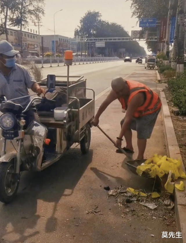 谢宁|知名演员自曝转行当修鞋匠，穿背心招揽顾客，端大茶缸好接地气