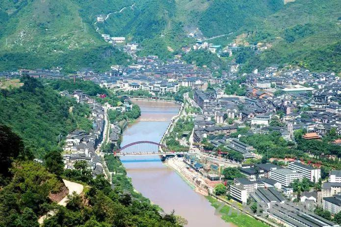 茅台酒、国台酒、华茅酒等茅台镇酱酒有哪些共同之处？