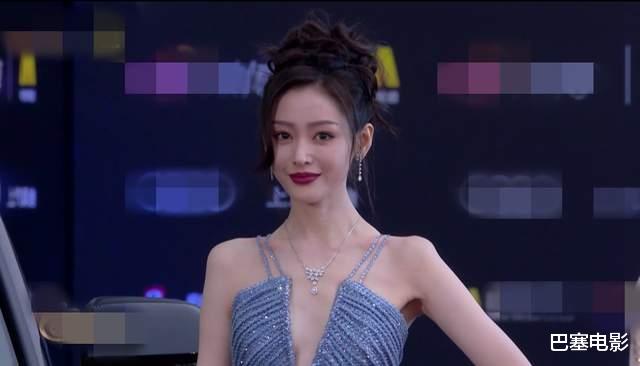 连衣裙 微博之夜红毯：刘亦菲靠脸撑，王一博帅回来，姚晨：我土但我自信