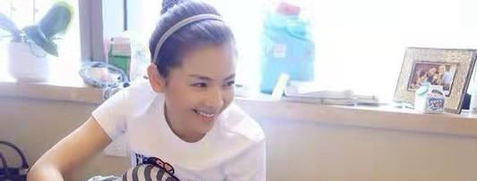 参观刘涛住的豪宅，家里装修得金碧辉煌，看着像个古代宫殿