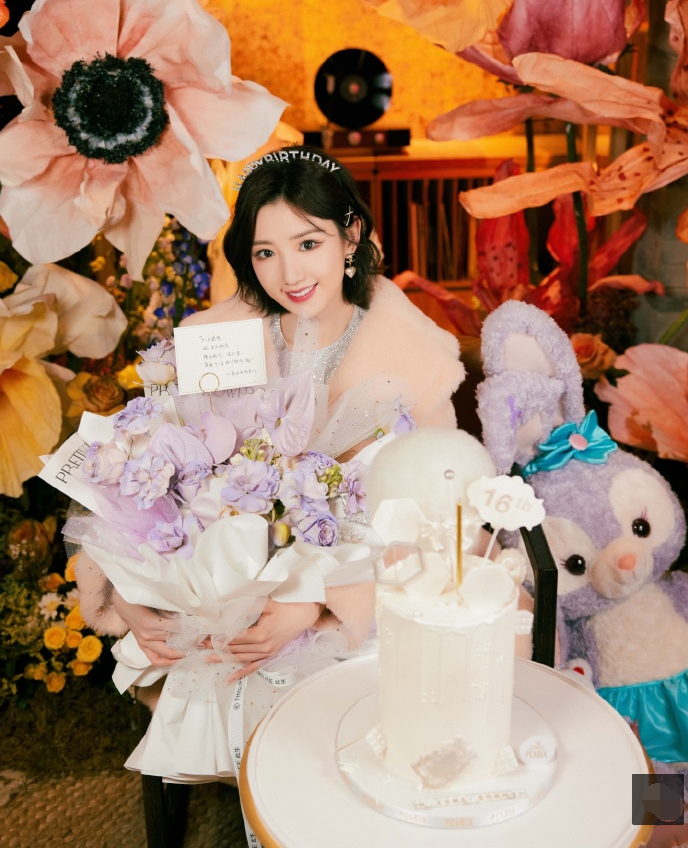 毛晓彤|34岁毛晓彤少女元气满满，还在做着公主梦，不知白马王子何时到来