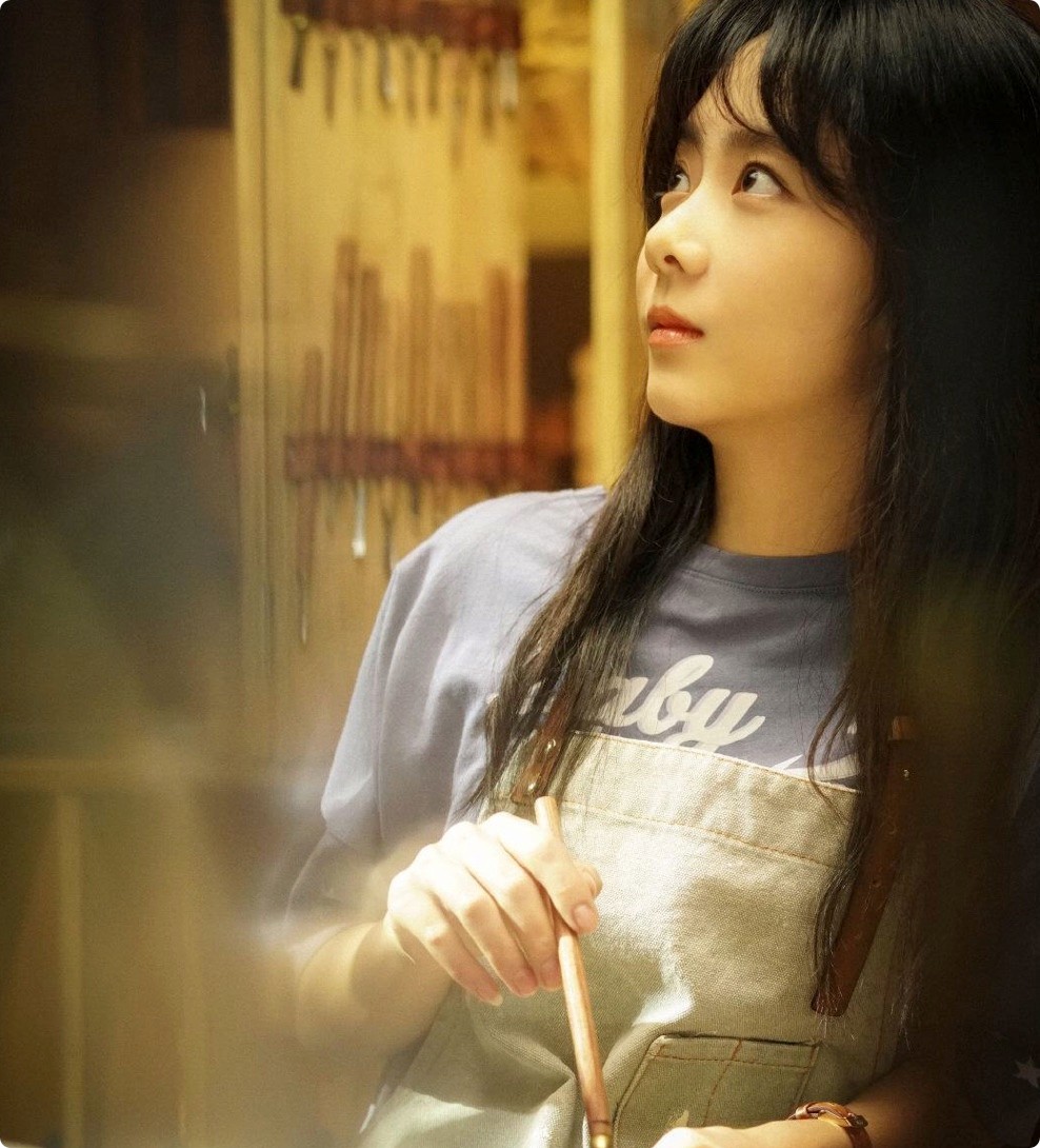 谭松韵|谭松韵新剧开机，与井柏然同框cp感足，二人身高差21厘米