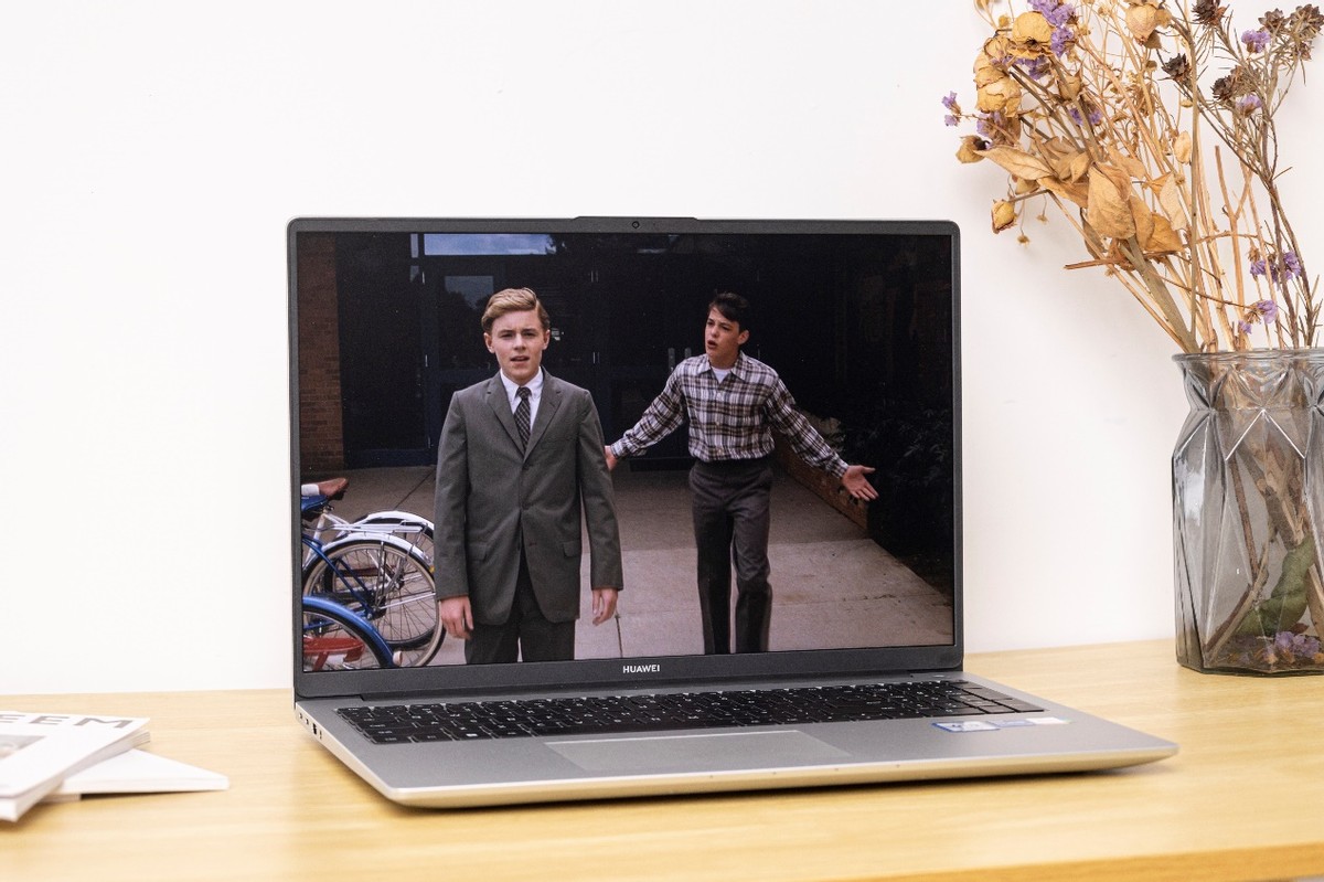 华为|大屏高性能+通讯黑科技的轻巧本，华为MateBook D16上手体验