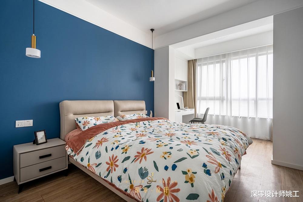 听我的准没错,小女生的卧室背景墙就用石膏线+奶咖,浪漫还温馨