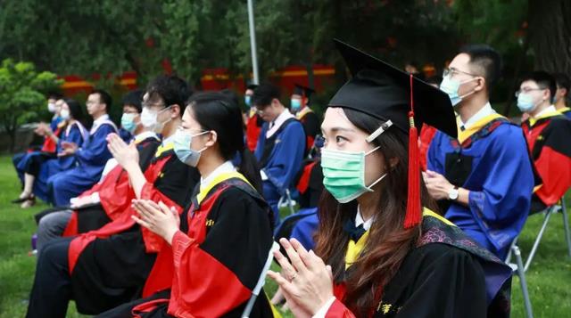 本科生|北大硕士求职被拒,原因很现实,985本科生比985研究生更受欢迎