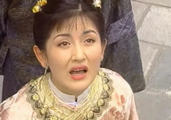 王艳|丫鬟别再抢戏或刻意扮丑了！以前丫鬟不“作妖”，却一个个都红了