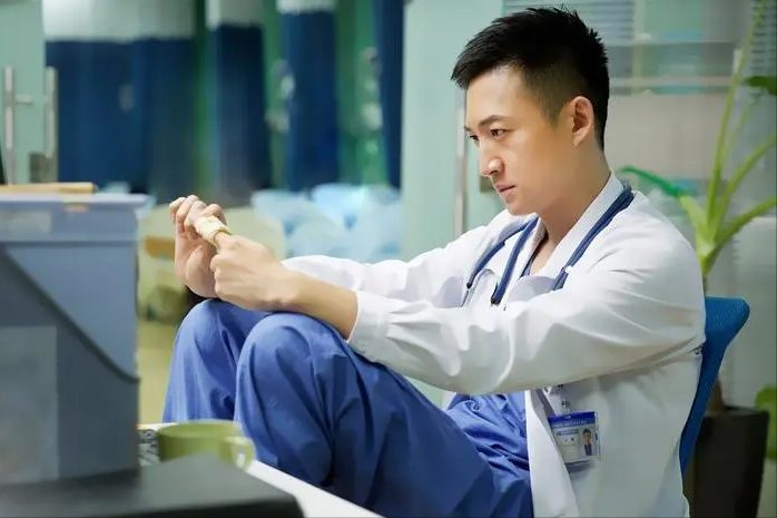 韩庚|《人世间》王阳：不蹭明星表弟韩庚热度，凭演技再次出圈