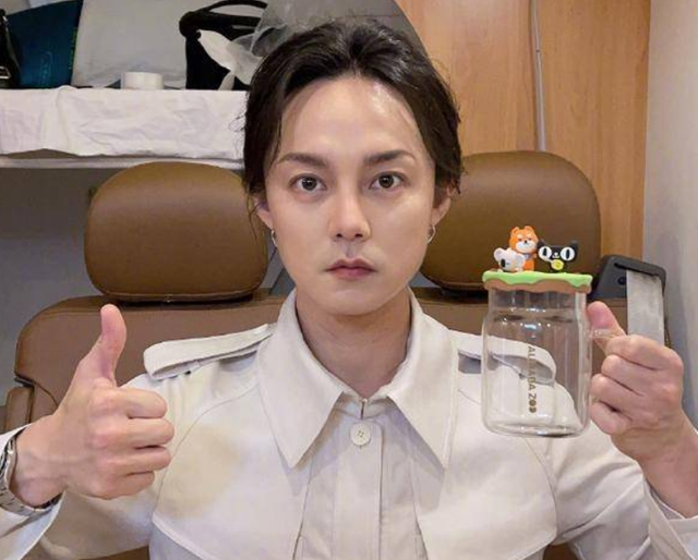 黄晓明 黄晓明、尹正再同框，时隔两年胖瘦大变样，食量曝光真实生活状态
