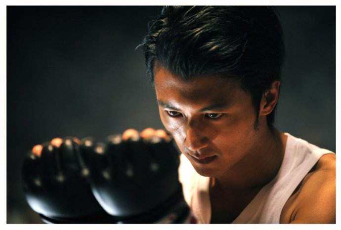 谢霆锋|41岁谢霆锋拍戏受重伤!手骨变形红肿,和张学友合作演戏太敬业