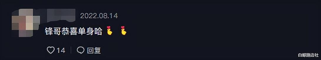 洪欣|洪欣夫妇带8岁女儿逛街被遇！51岁素颜显老态，和张丹峰一路热聊