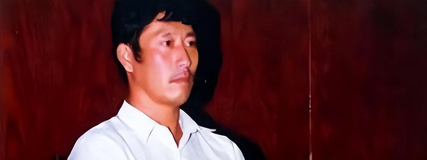 1998年,悍匪白宝山被判处死刑,临刑前唯一要求:想和情人合个影