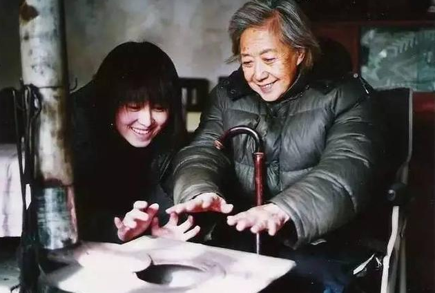 女孩|看过《我们俩》之后才明白,晚年的依靠不是老伴,也不是子女