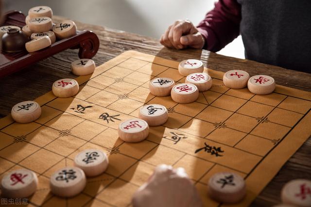 我退休金5千,存款45万,却因年轻时走错三步路导致晚年过得凄惨