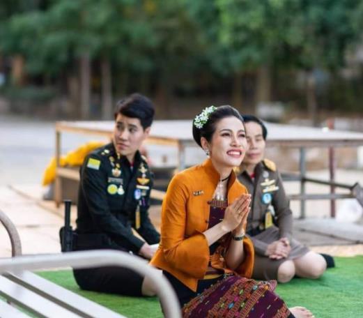 贾宽|37岁诗妮娜押错宝了，跟帕公主结盟失败，对方跟苏提达更亲近