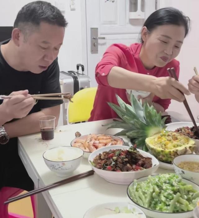 平安|孙海洋做家常菜,孙卓孙辉吃饭香,彭四英说难得糊涂好人一生平安