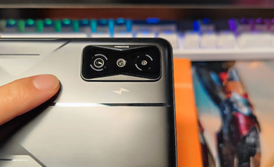 红米手机|Redmi K50的性价比很高,也保持着一贯的侧边指纹解锁方式