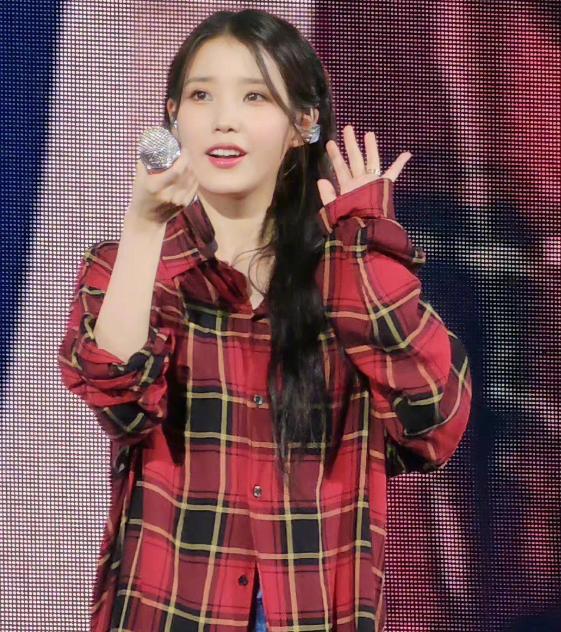 iu|韩星IU耳朵出问题！哭诉演出时宛如置身地狱，恐成下一个中岛美嘉