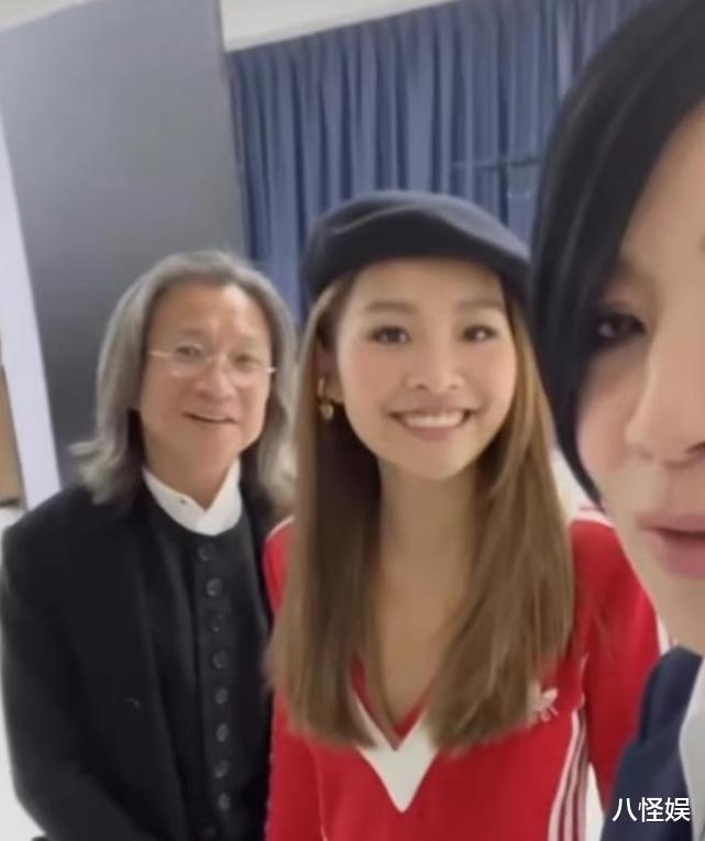 陈可辛|陈可辛吴君如一家外出用餐,16岁女儿打扮成熟颜值突出,引人侧目