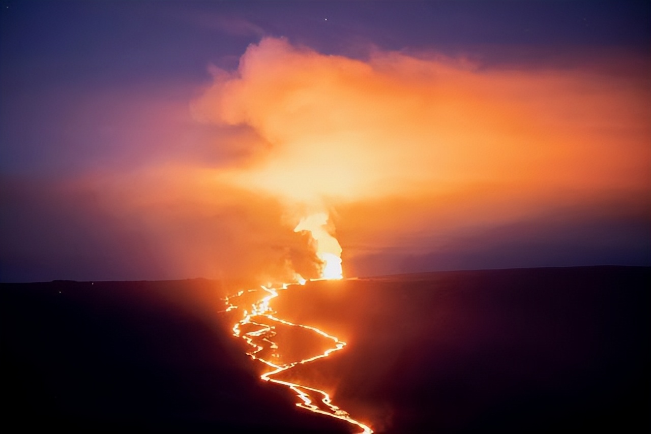 全球多座火山近期扎堆喷发,地球内部正发生什么?原因或来自太阳