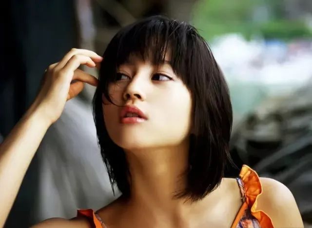 堀北真希|日本国民妹妹26岁闪婚退圈！五年后，被人嘲的她过得怎么样了？