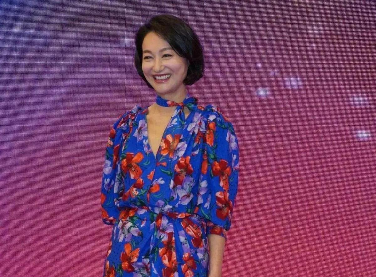 李承鄞|刘玉翠惠英红再同框，素颜皮肤不输年轻人，闺蜜俩年过半百都未婚