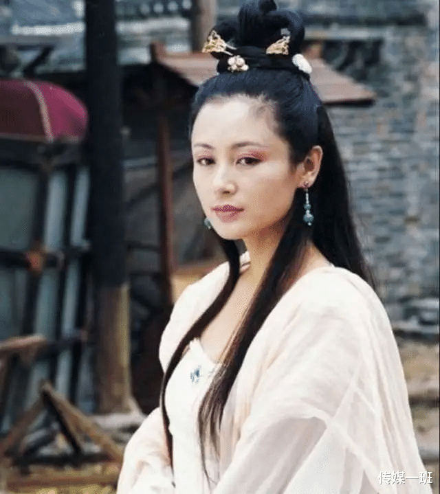 周冬雨|5位影视剧中“第一美人”角色设定：有人实至名归，有人纯属尬吹