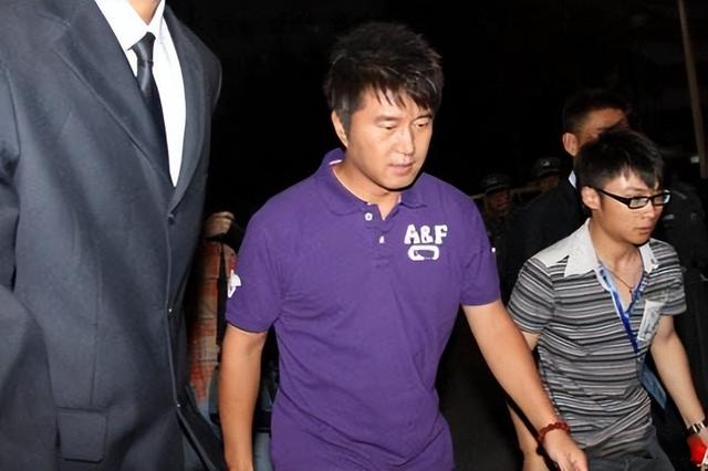 满文军|满文军有多“渣”？成名后抛妻弃女，二婚后又亲手将娇妻送进牢房