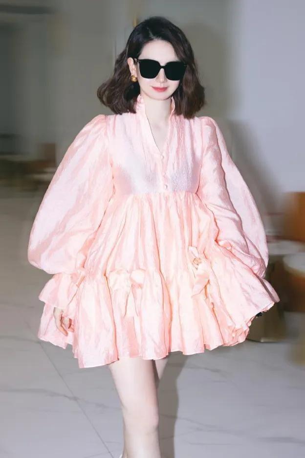 钟嘉欣|戚薇官宣生二胎,钟嘉欣官宣生三胎,国籍未知,爱国其实更重要