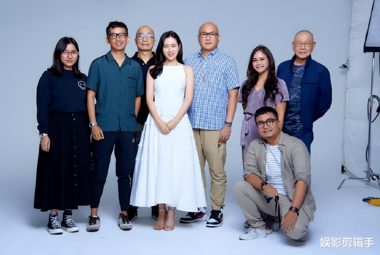 孙艺珍|工作人员分享广告花絮，孙艺珍挺着孕肚工作，一转身小腹隆起曝光