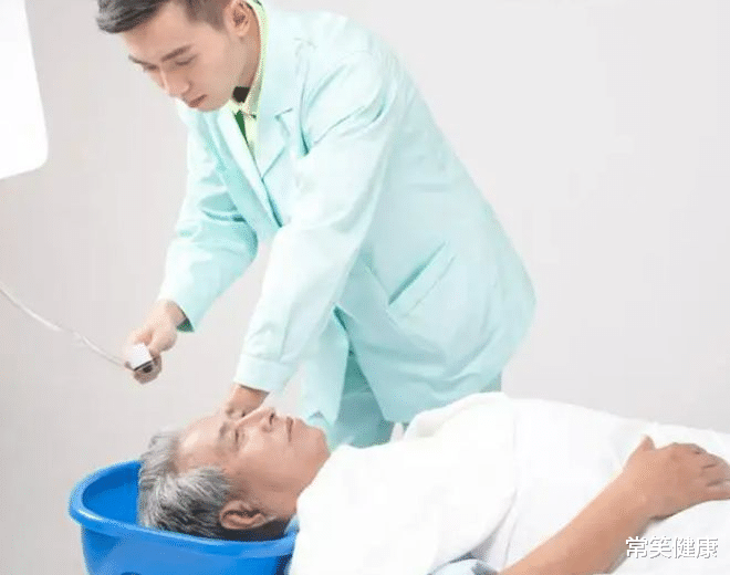 |为“失控”的身体找回体面，我帮4200万个失能老人洗澡的事......