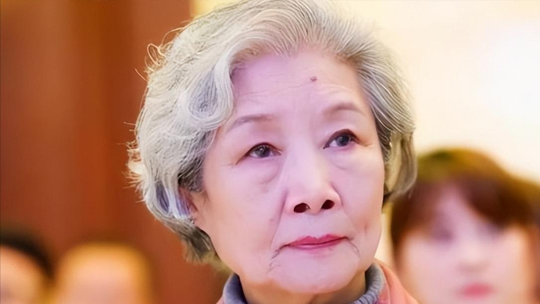 吕中|吕中：嫁同学白头偕老，儿子成导演儿媳是影后，女儿成国人的骄傲