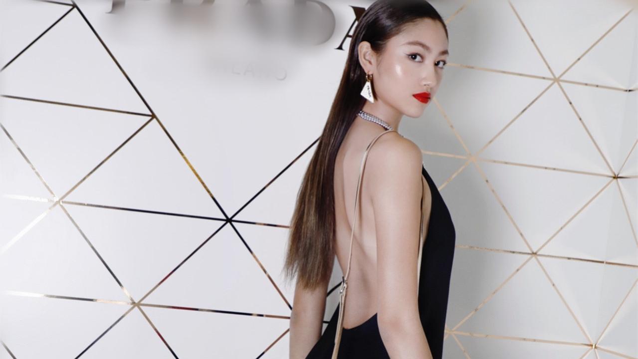 任达华|任达华女儿穿露背装大秀身材！18岁身高1米8，涂红唇打扮成熟