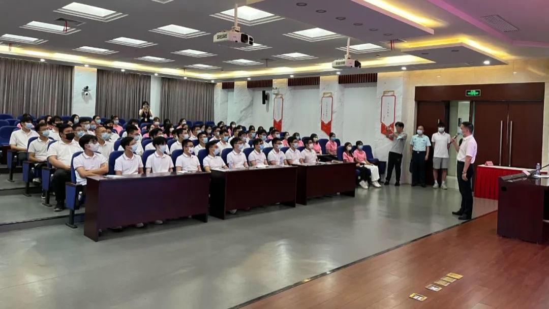 奉贤|先参军锤炼，再上岗兴业！奉贤推出“带编入伍”新办法