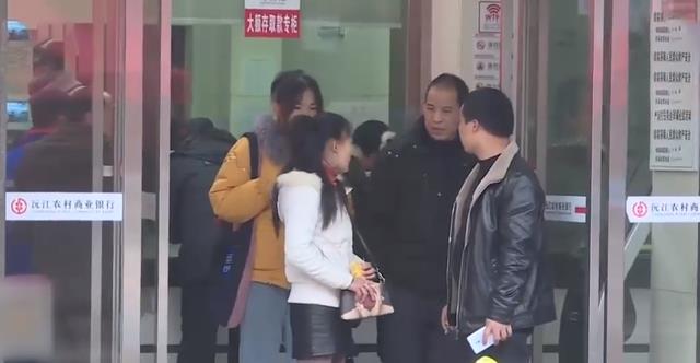 妻子车祸婆家全力救治,40万赔偿款全给娘家,丈夫:和你妈过去吧