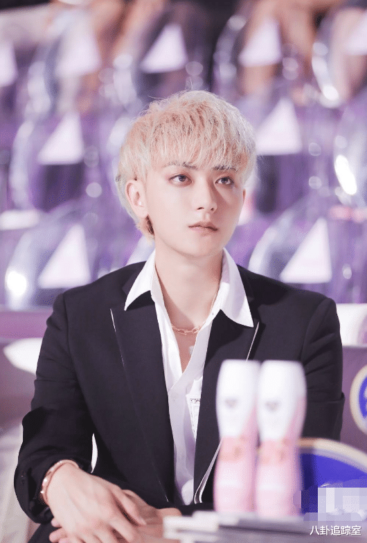 徐艺洋|黄子韬恋情实锤！穿情侣装带徐艺洋见母亲，女方很主动上演点头杀