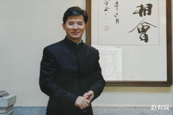 朱玲玲|生父为爱抛妻弃子后,儿子寒心拒绝百亿家产,连结婚都不请他