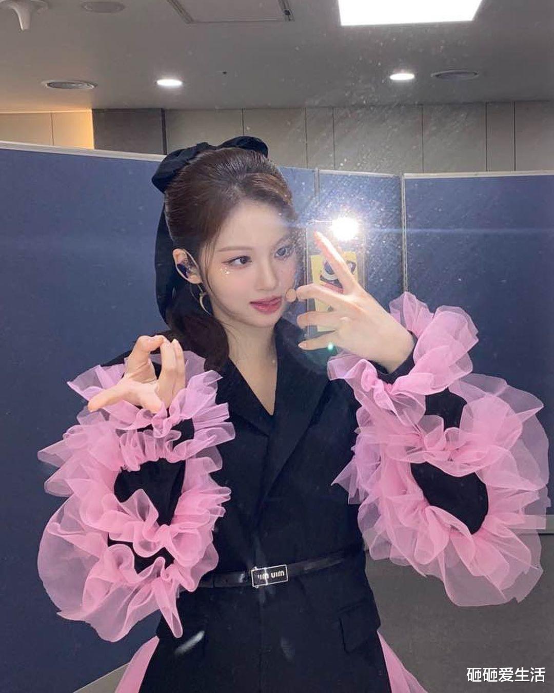 流行|南韩艺人跟风比倒V手势悲剧了！晒看诊单韧带扭伤无奈喊：流行标准可以降低吗？